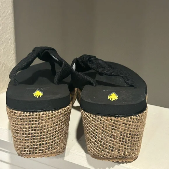 Volatile Tulane Sandals Womens Sz. 10 Black/tan Platform Wedge Thong Flip Flop - Picture 7 of 9